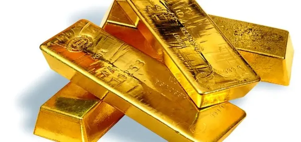 الذهب يتراجع محليًا وعالميًا وسط تفاؤل تجاري وصعود الدولار