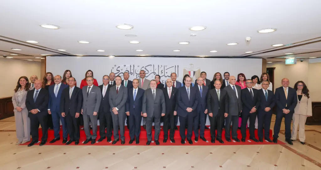 البنك الأهلي المصري يشارك في مبادرة ”افتح حسابك في مصر” للمصريين العاملين بالخارج التي أطلقها البنك المركزي المصري ووزارة الخارجية والهجرة