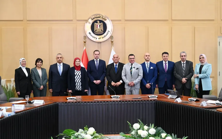 عقد بين ”القاهرة للاستثمار” وشركة ليوني مصر لإقامة مجمع صناعي لإنتاج الضفائر والكابلات الكهربائية على مساحة 91 ألف متر مربع بمدينة الروبيكي