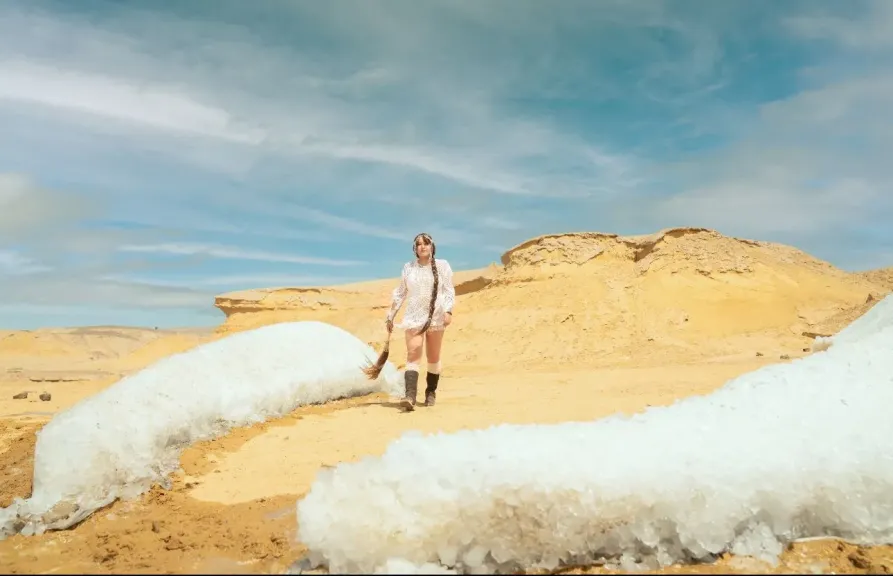 «رماد البرد»: أسطورة ياكوتية قديمة تتحول إلى رسالة فنية قوية عن أزمة المناخ