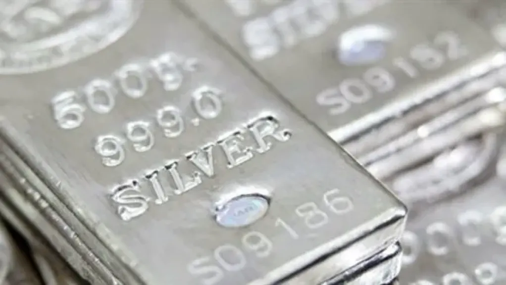 مركز «الملاذ الآمن»: 110 % مكاسب الفضة منذ بداية العام والأوقية تسجّل أعلى مستوى في تاريخها